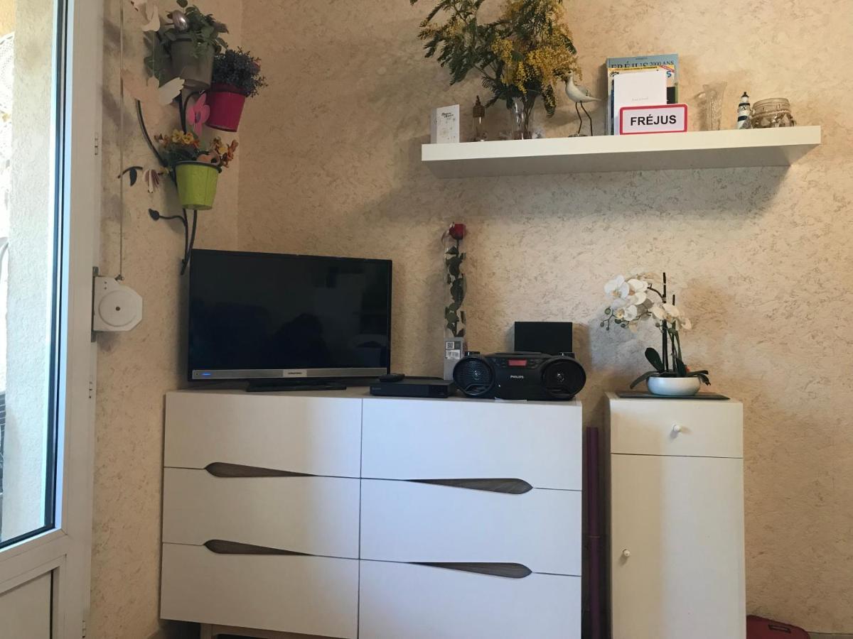 Appartement Port Frejus Avec Loggia Et Acces Plages A Pieds Εξωτερικό φωτογραφία